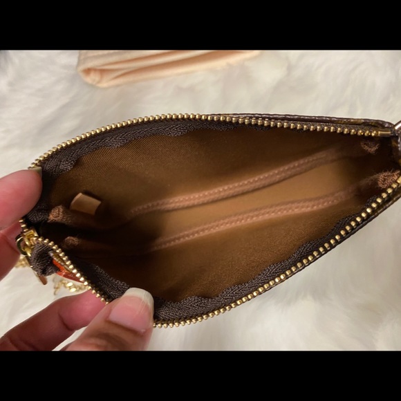 Authentic Louis Vuitton Mini Pochette Accessoires - Picture 4 of 7
